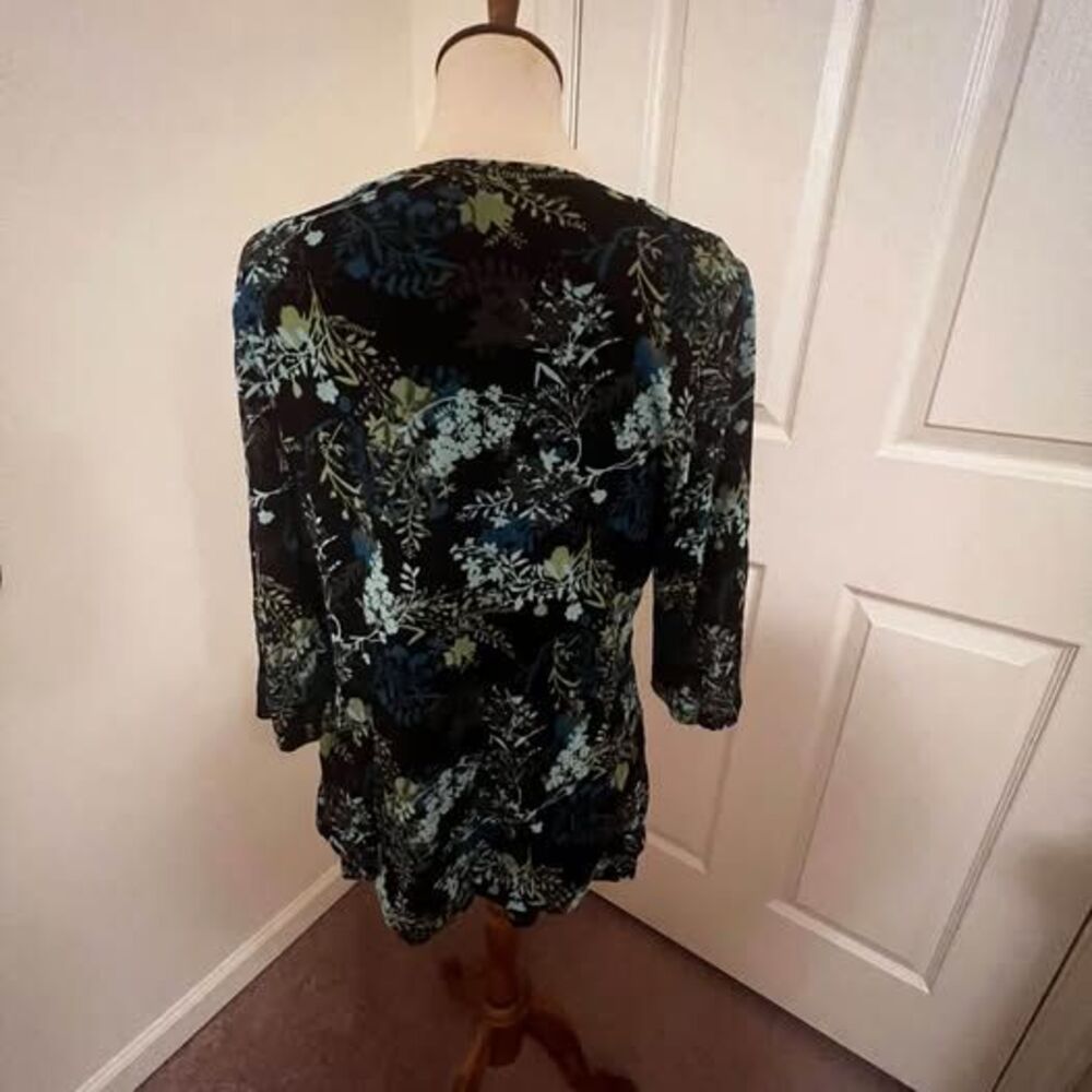 Blouse XL Style & Co. Black Floral V Neck Belt pit-pit=20” length=27” C3023 - Picture 4 of 6